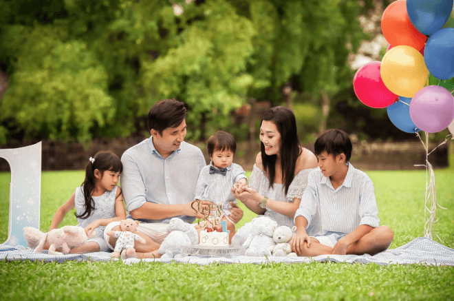 Studio vs. Outdoor Family Portraits: How to Choose the Right Session for Your Family